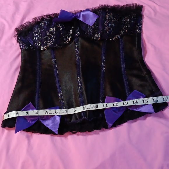 Black & Purple Sparkly Corset With Ruffke Trim (Asian XL) - Picture 11 of 15
